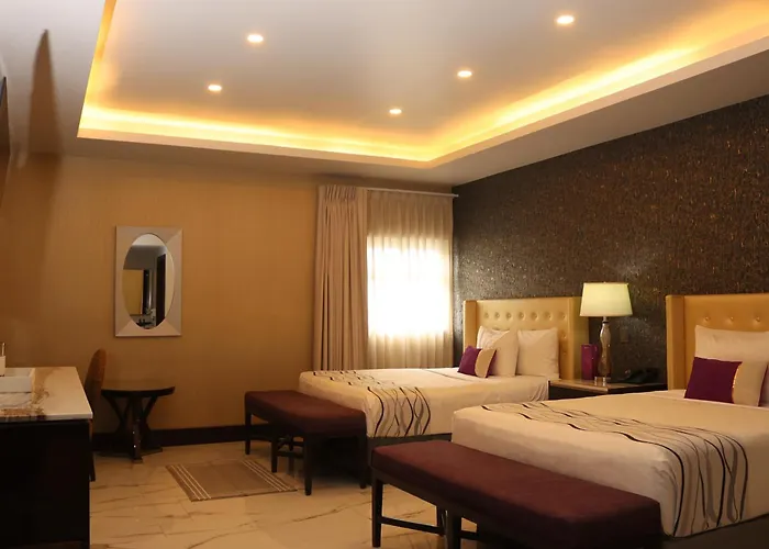 Hotel West Plaza